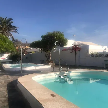 Seaviews And Flowers Apartament