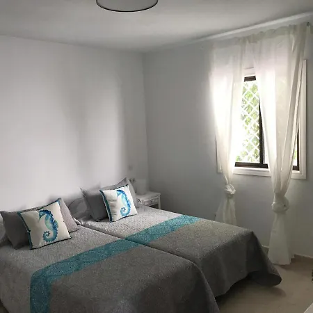 Seaviews And Flowers Apartament